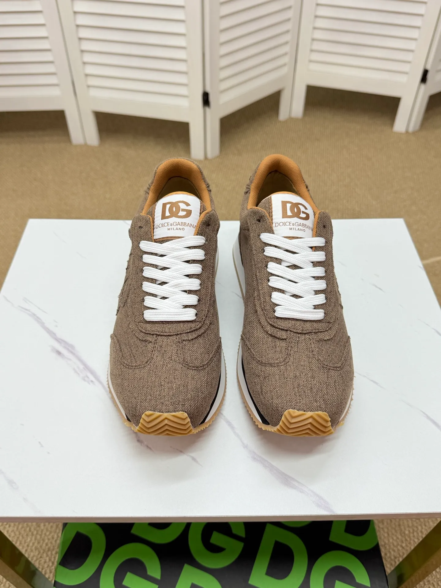 Men's clothing and shoes 230. The latest sports and casual shoes for couples (DG) are fashionable and versatile, and can add luster to various looks. Create an exquisite design with unique dynamic vitality and modern atmosphere, showing modern elegance. Size: 36-46 (45 and 46 are custom-made and cannot be returned or exchanged) Se